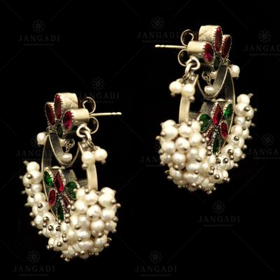 OXIDIZED SILVER RED AND GREEN CORUNDUM WITH PEARL BEADS EARRING