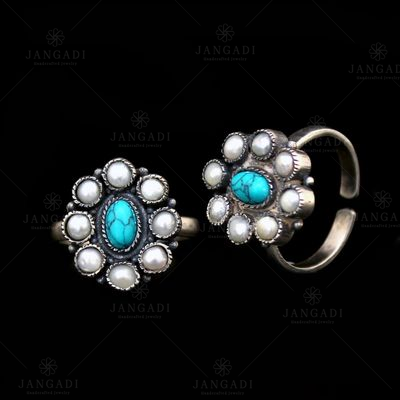 OXIDIZED SILVER PEARL BEADS AND TURQUOISE TOE RINGS