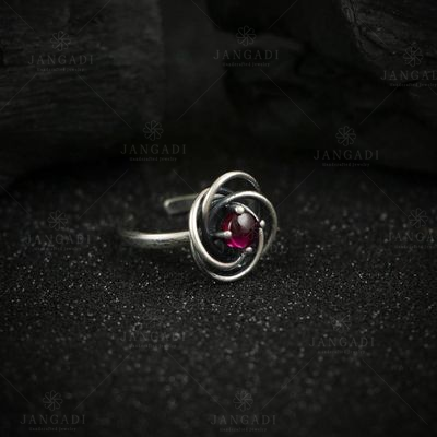 OXIDIZED SILVER RING WITH RED HYDRO STONES