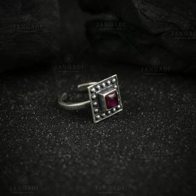 OXIDIZED SILVER RING WITH RED HYDRO STONES