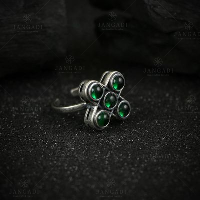 OXIDIZED SILVER RING WITH GREEN HYDRO STONES